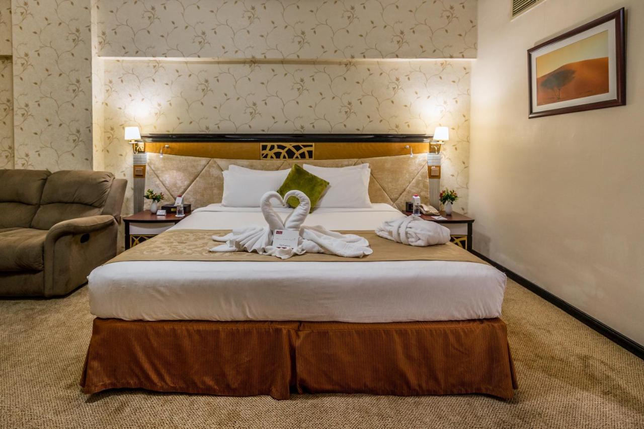 The Park Hotel Formerly Дубай Екстериор снимка