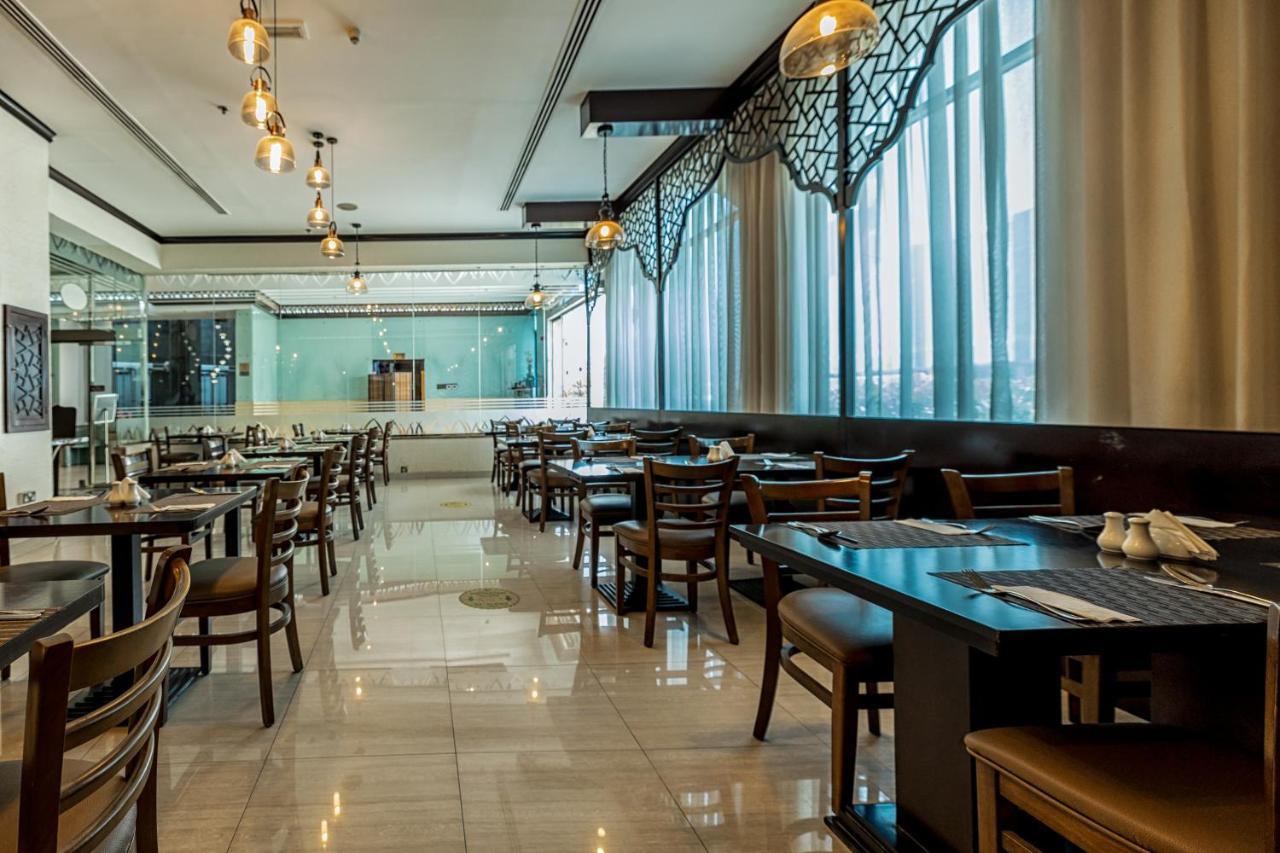 The Park Hotel Formerly Дубай Екстериор снимка