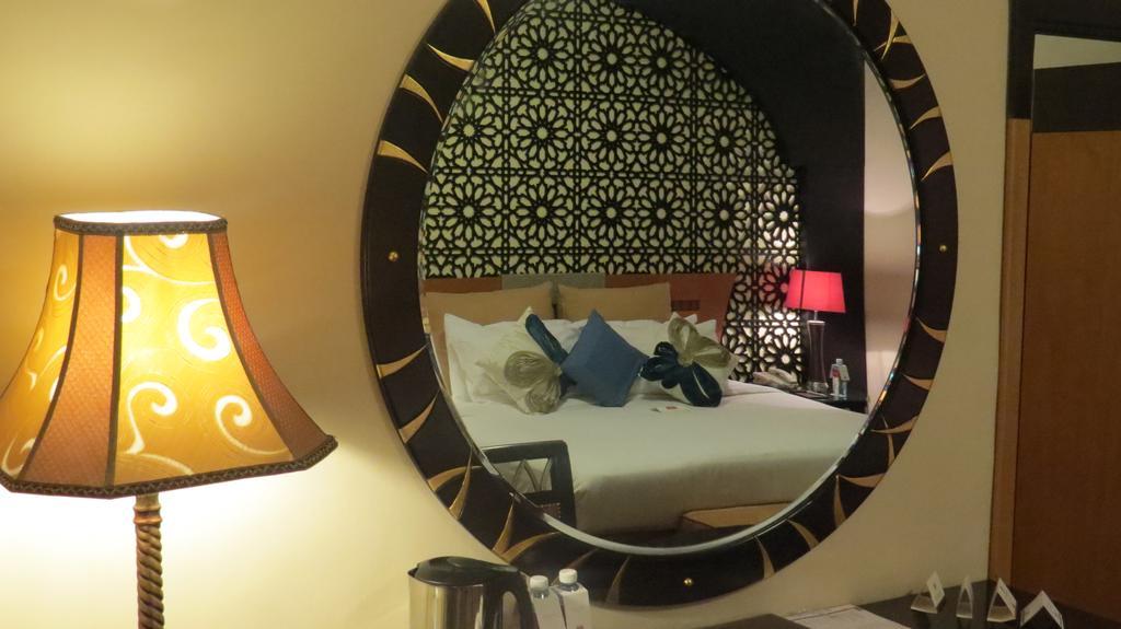 The Park Hotel Formerly Дубай Екстериор снимка