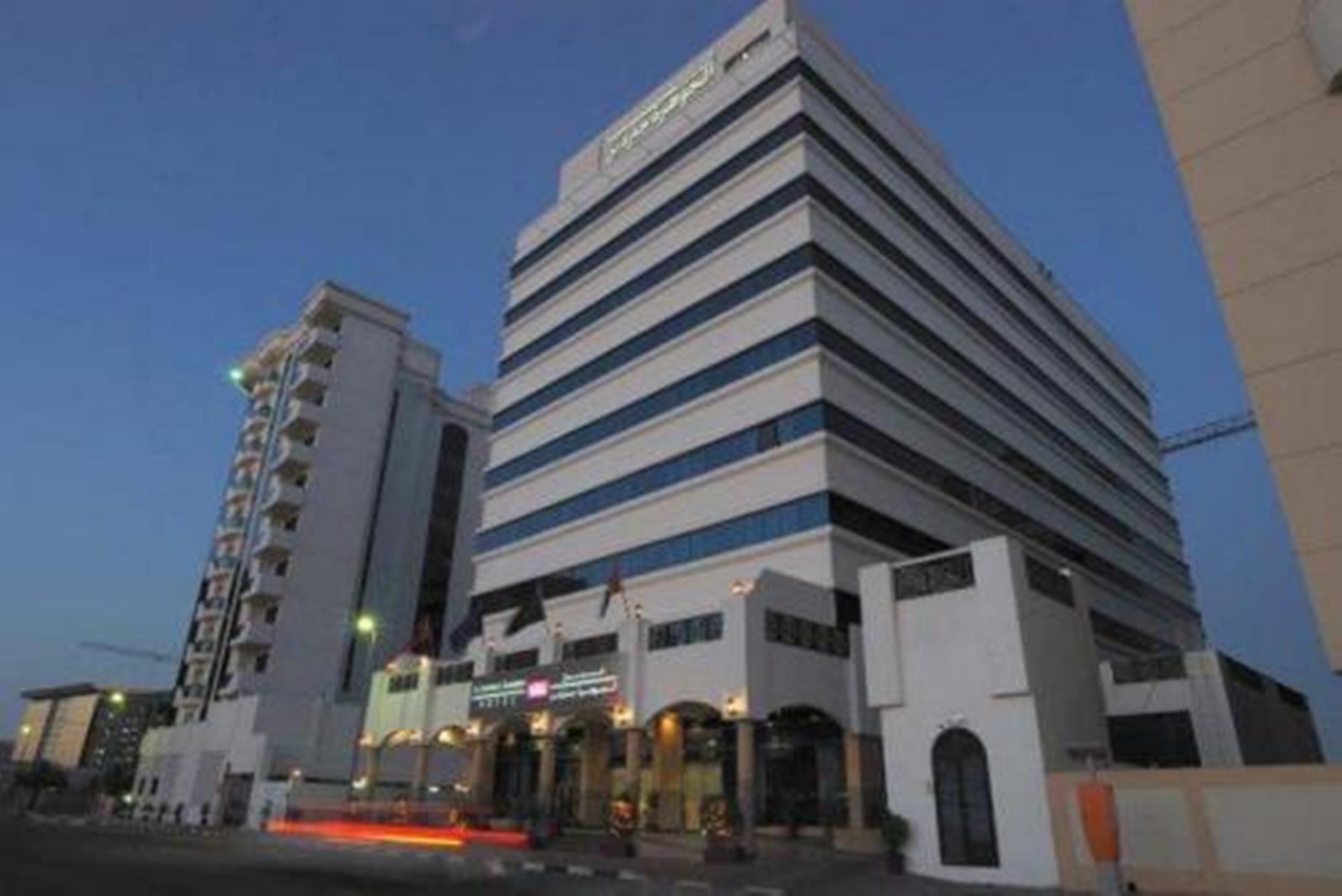 The Park Hotel Formerly Дубай Екстериор снимка