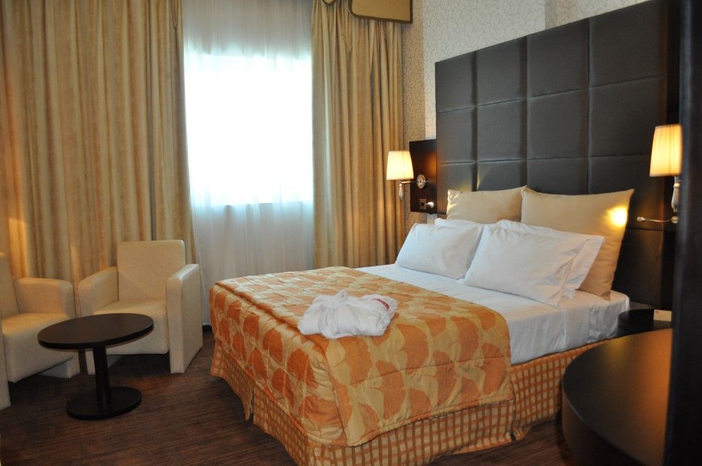 The Park Hotel Formerly Дубай Екстериор снимка