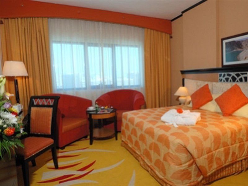 The Park Hotel Formerly Дубай Екстериор снимка